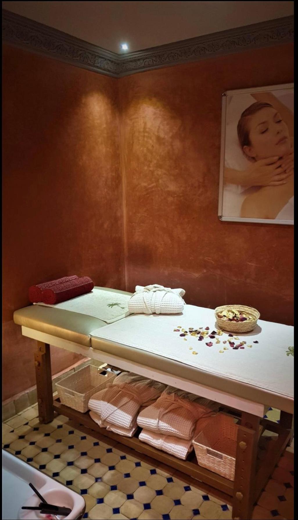 Jenny Lynn Hotel Tazrou Ngoại thất bức ảnh