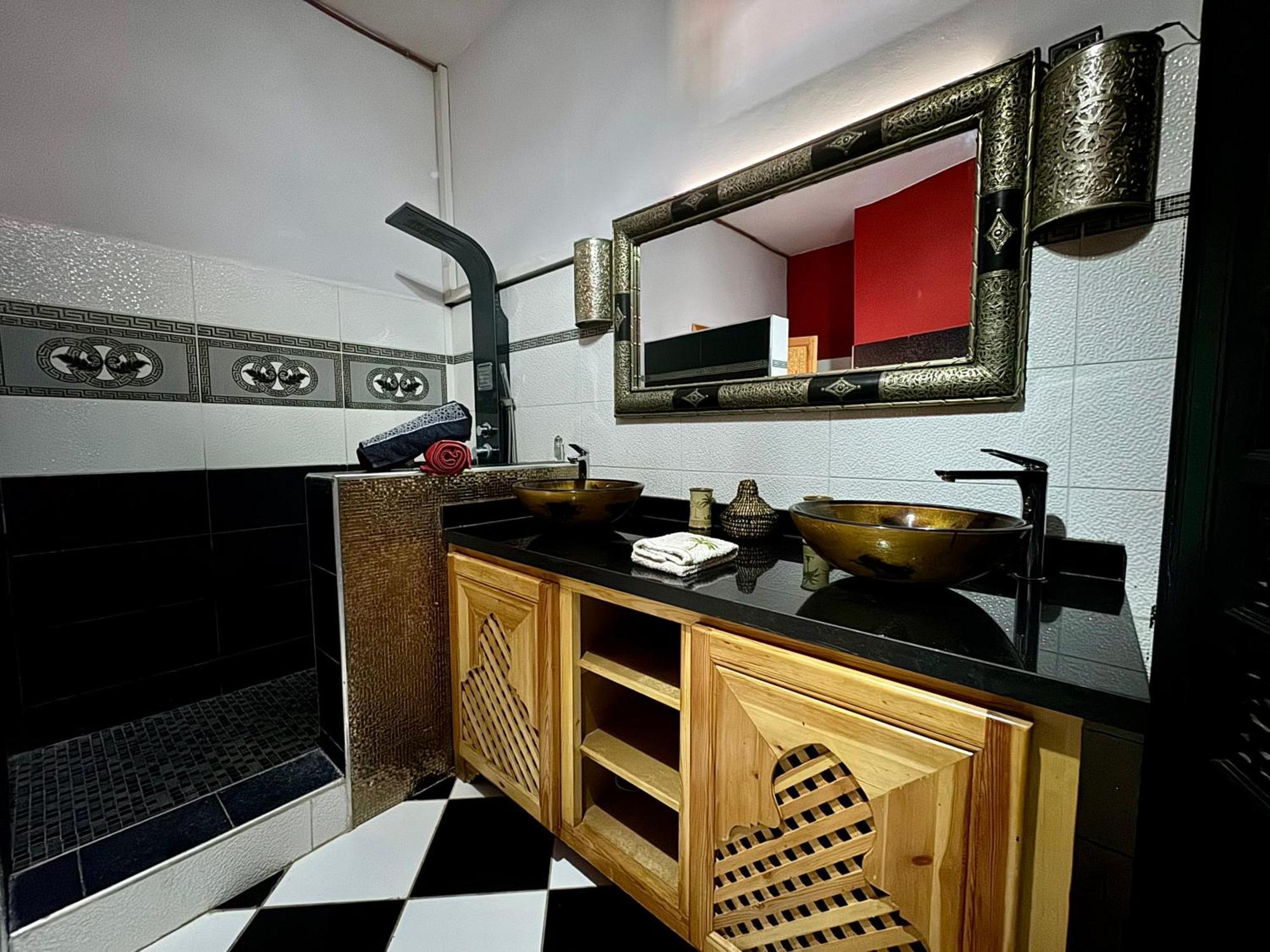 Jenny Lynn Hotel Tazrou Ngoại thất bức ảnh